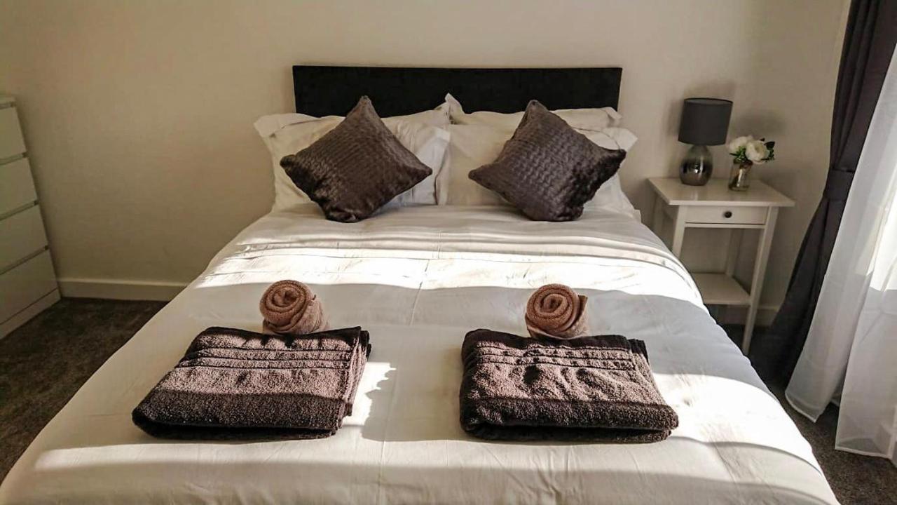Carnock Road Apartment - Silverburn Shopping Centre グラスゴー エクステリア 写真