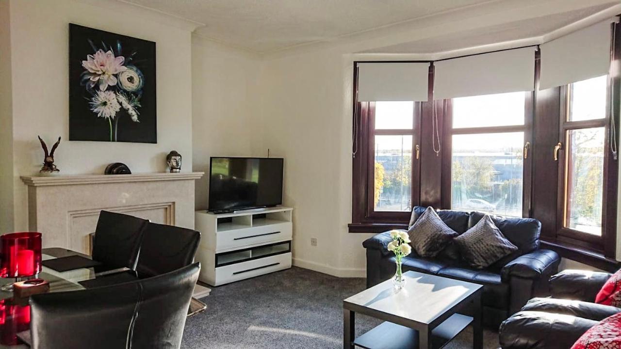 Carnock Road Apartment - Silverburn Shopping Centre グラスゴー エクステリア 写真