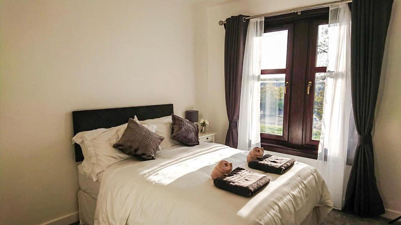 Carnock Road Apartment - Silverburn Shopping Centre グラスゴー エクステリア 写真