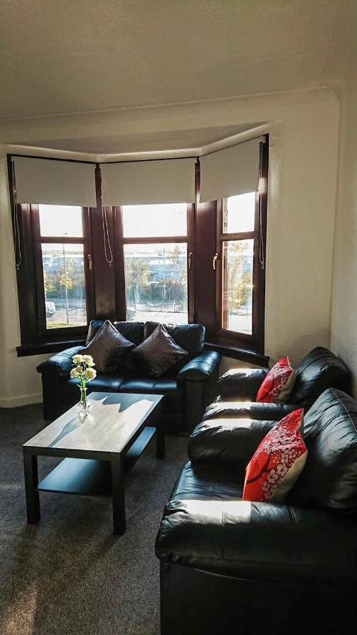 Carnock Road Apartment - Silverburn Shopping Centre グラスゴー エクステリア 写真