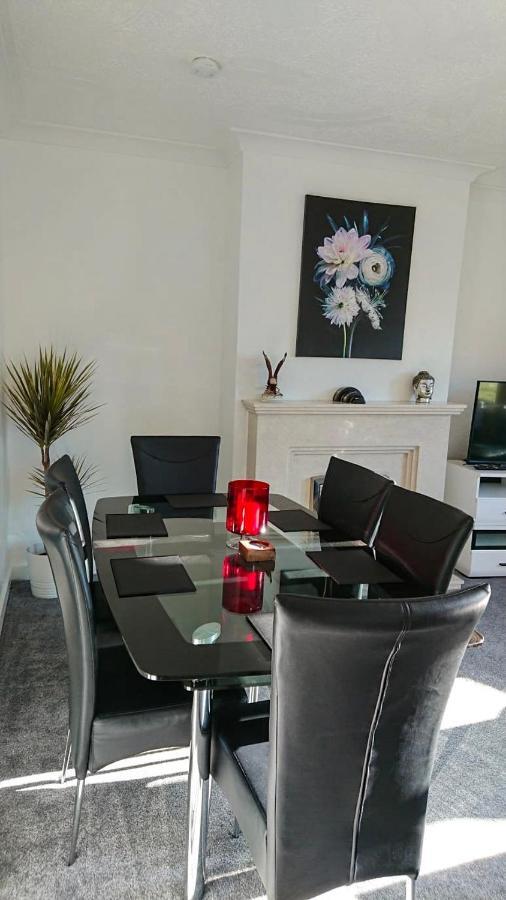 Carnock Road Apartment - Silverburn Shopping Centre グラスゴー エクステリア 写真