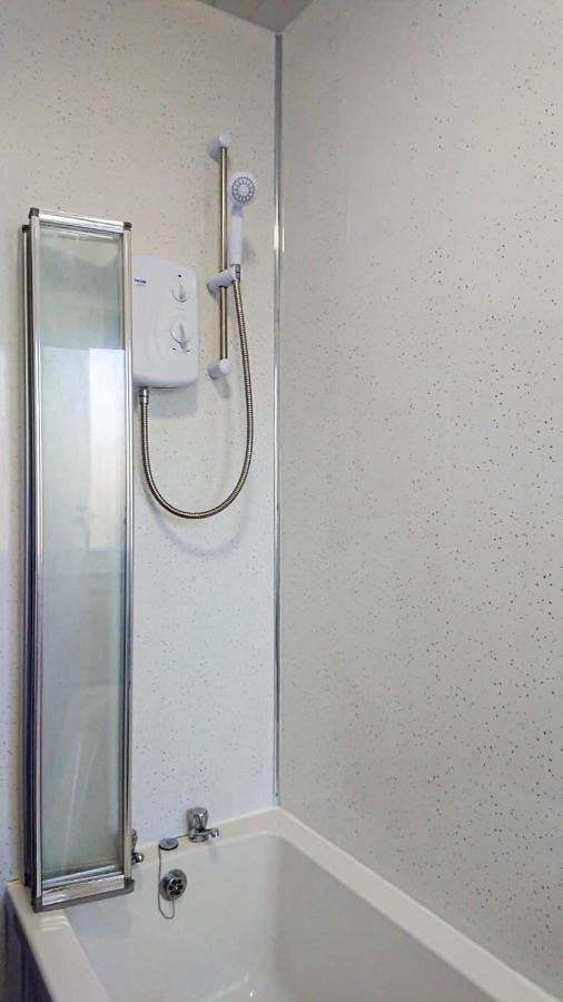 Carnock Road Apartment - Silverburn Shopping Centre グラスゴー エクステリア 写真