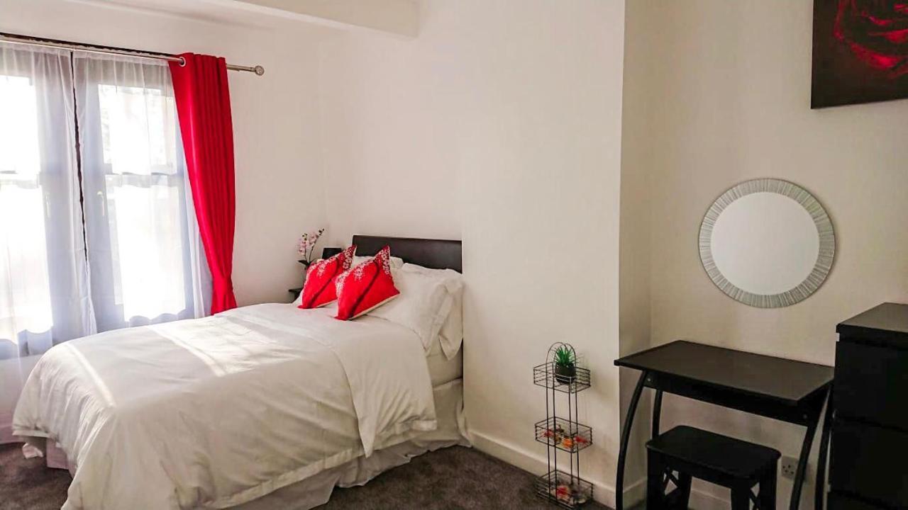 Carnock Road Apartment - Silverburn Shopping Centre グラスゴー エクステリア 写真