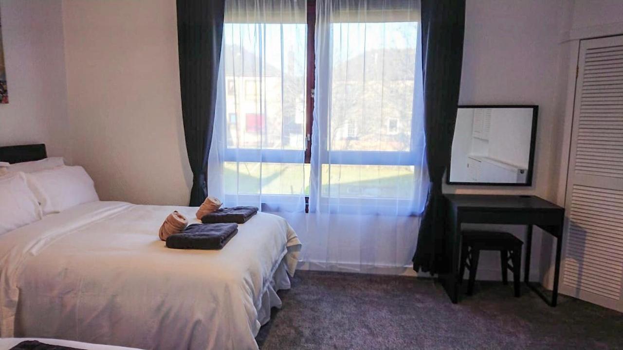 Carnock Road Apartment - Silverburn Shopping Centre グラスゴー エクステリア 写真