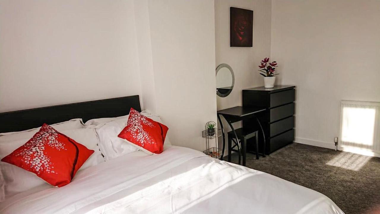 Carnock Road Apartment - Silverburn Shopping Centre グラスゴー エクステリア 写真