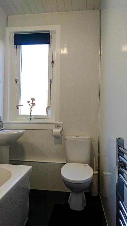 Carnock Road Apartment - Silverburn Shopping Centre グラスゴー エクステリア 写真