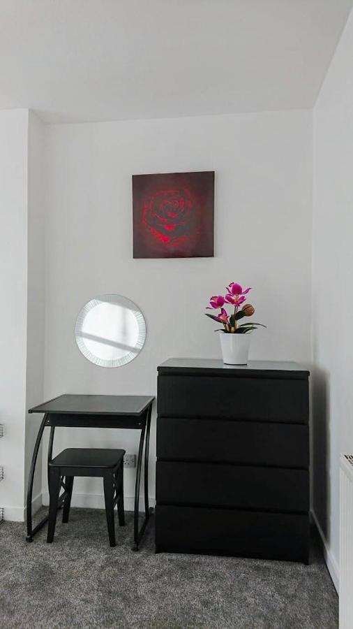 Carnock Road Apartment - Silverburn Shopping Centre グラスゴー エクステリア 写真